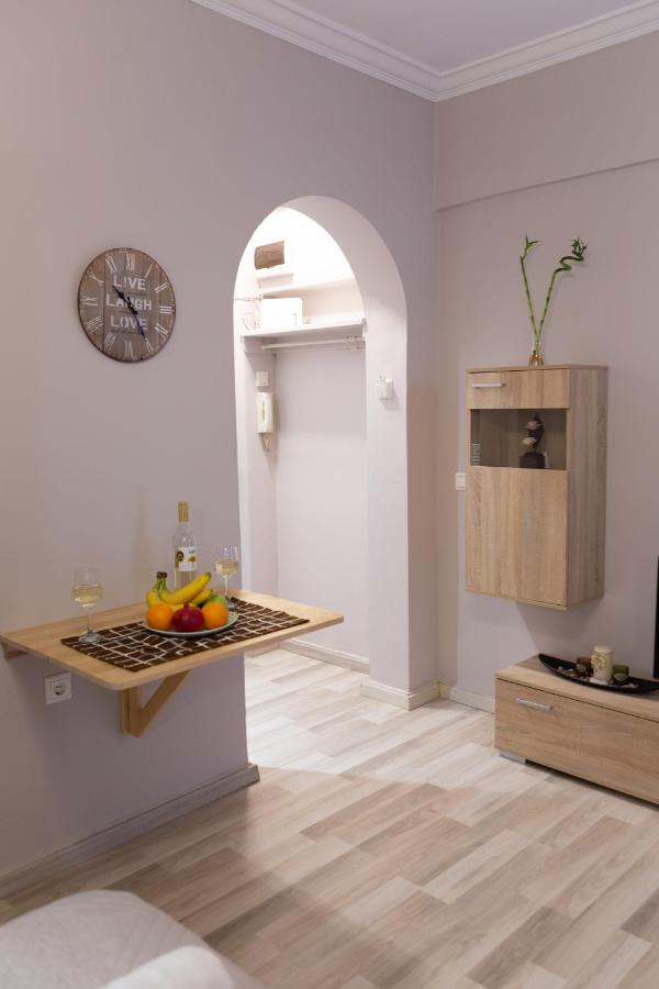 Plato's Square Apartment *